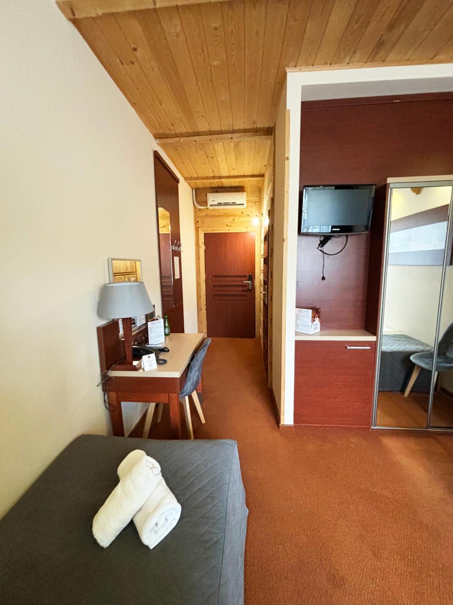 Hotel 365 เคียลเซ ภายนอก รูปภาพ